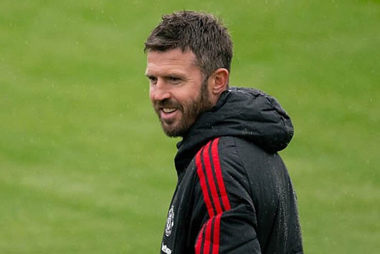 Carrick tuyên bố không sợ bị MU sa thải, đáp trả Ten Hag