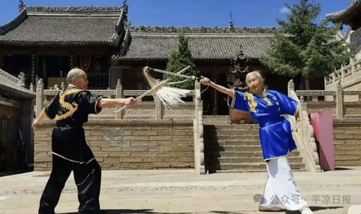 Phất trần là một trong những binh khi độc đáo của võ Không Động. (Ảnh: Gansu Daily)