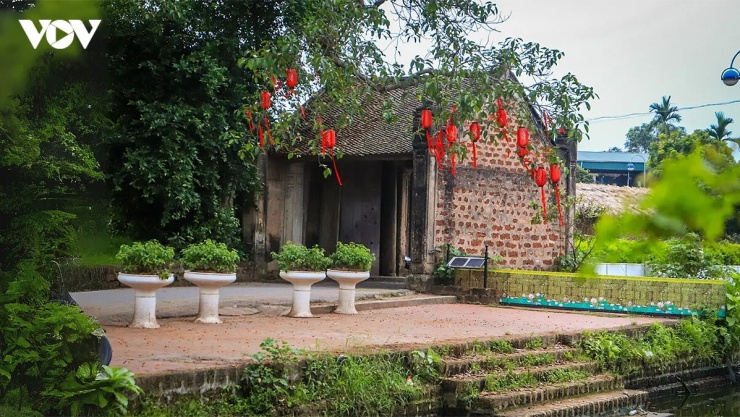 Cổng làng cổ Đường Lâm.
