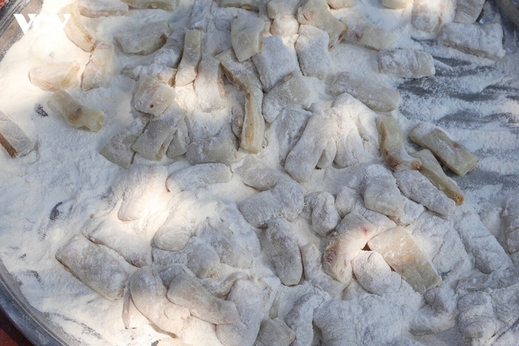 Chè lam, món quà quê dân dã của người Việt.