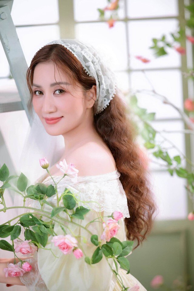 Khánh Thi làm nàng thơ nước Pháp, lời nhận xét của Phan Hiển khiến cô than trời - 3