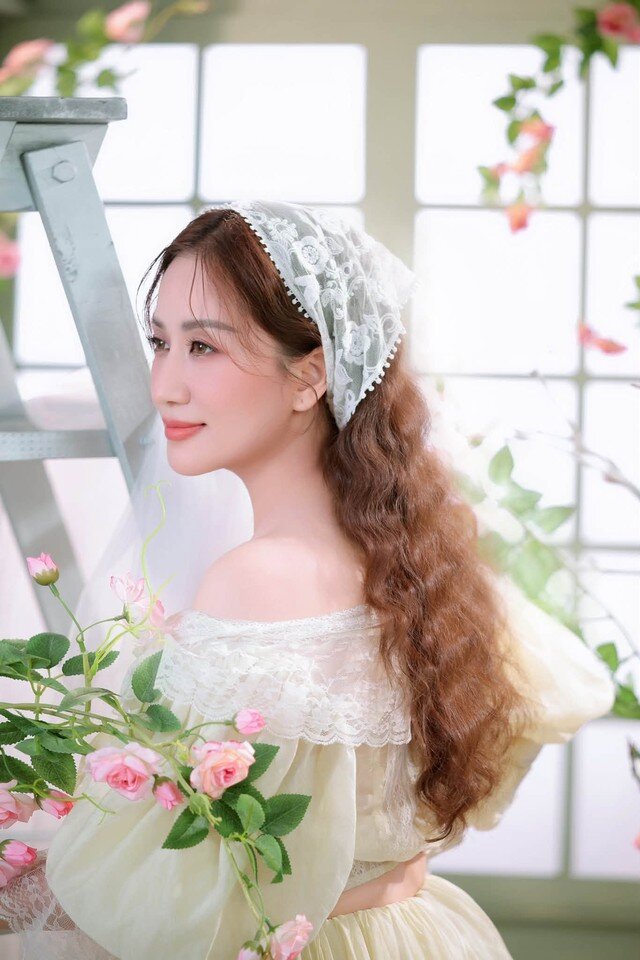Khánh Thi làm nàng thơ nước Pháp, lời nhận xét của Phan Hiển khiến cô than trời - 7