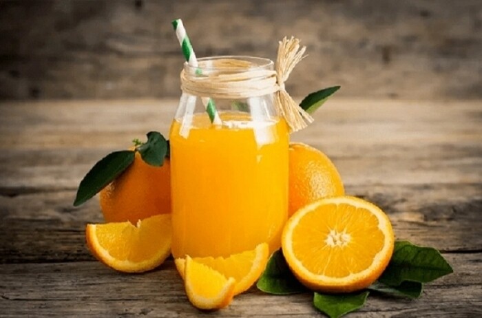 Nước ép trái cây chứa đường tự nhiên, trong đó có fructose. (Ảnh minh hoạ)