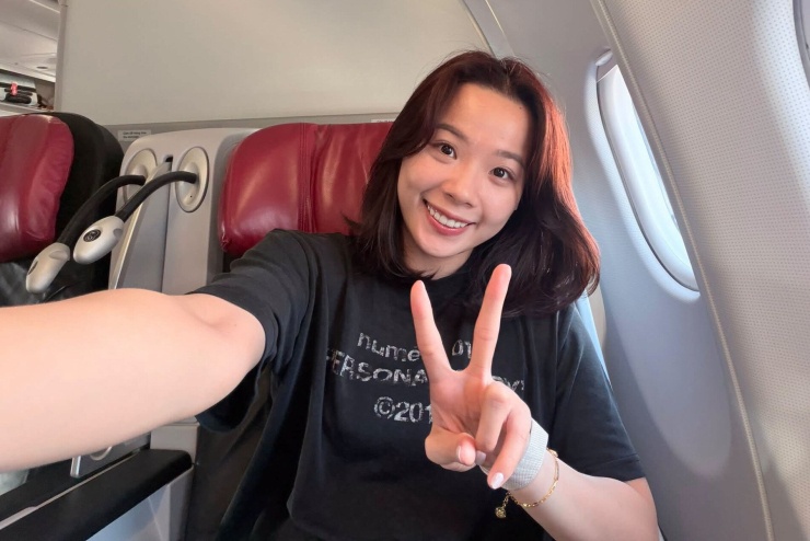 Cô cũng thường xuyên một mình thi đấu xa nhà.