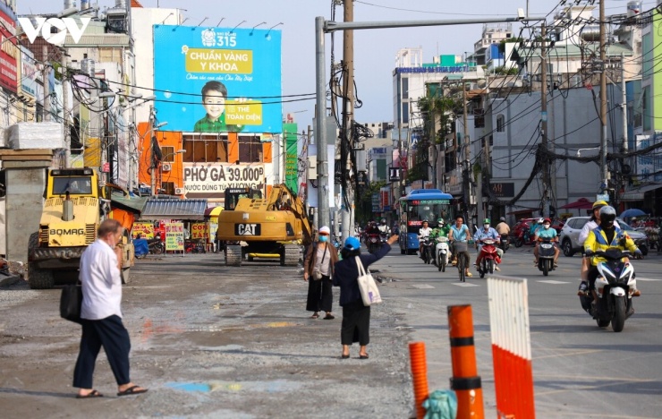 Tuyến metro số 2 dài khoảng 11,3 km, gồm 10 ga ngầm, một ga trên cao và một depot, với tổng mức đầu tư khoảng 55.179 tỷ đồng. Công trình được kỳ vọng bổ sung lựa chọn đi lại bằng giao thông công cộng, kết nối khu vực Bến Thành với Tham Lương.