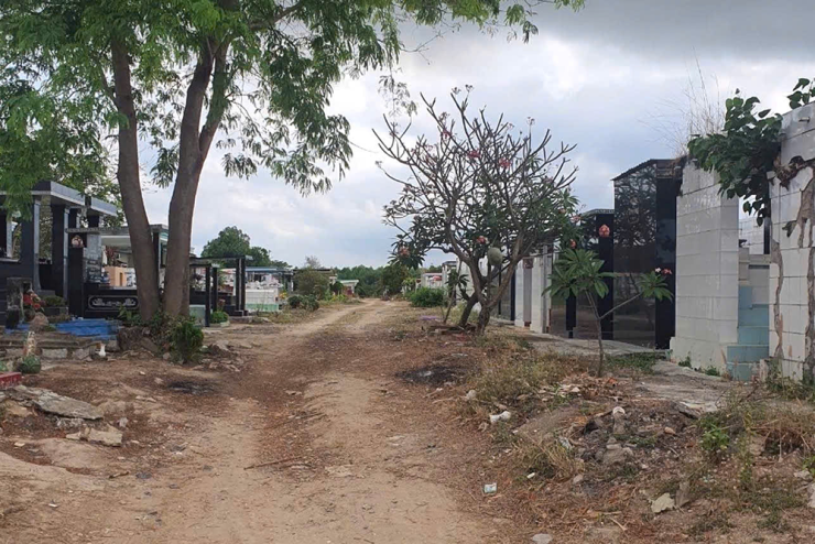 Khu vực nghĩa trang Long Hương, nơi xảy ra vụ việc. Ảnh: G.G.