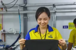 Thưởng Tết từ tháng 11: Công nhân đỡ lo tiền trọ, đặt vé xe về quê