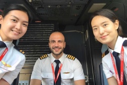 Những bóng hồng Vietjet làm chủ bầu trời