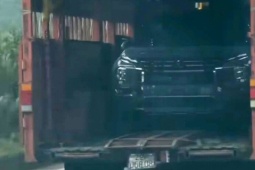 Outlander thế hệ mới bất ngờ xuất hiện tại Việt Nam
