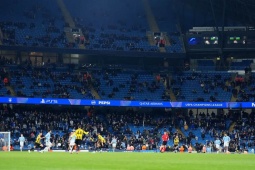 Tin mới nhất bóng đá chiều 21/10: Man City vắng bóng khán giả đến sân