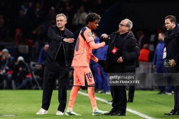 HLV Enrique bất ngờ cảnh báo PSG, Flick thừa nhận Barcelona bại trận