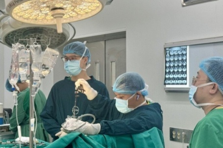 Ho ra đờm có mùi giống phân, người đàn ông phát hiện tình trạng hiếm gặp