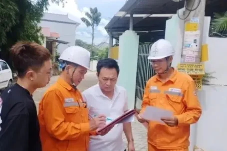 Đề xuất giá điện theo giờ: Khó chuyển bữa tối sang đêm, hết cao điểm mới tắm