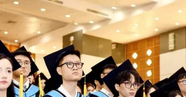 Áp lực tăng học phí đại học