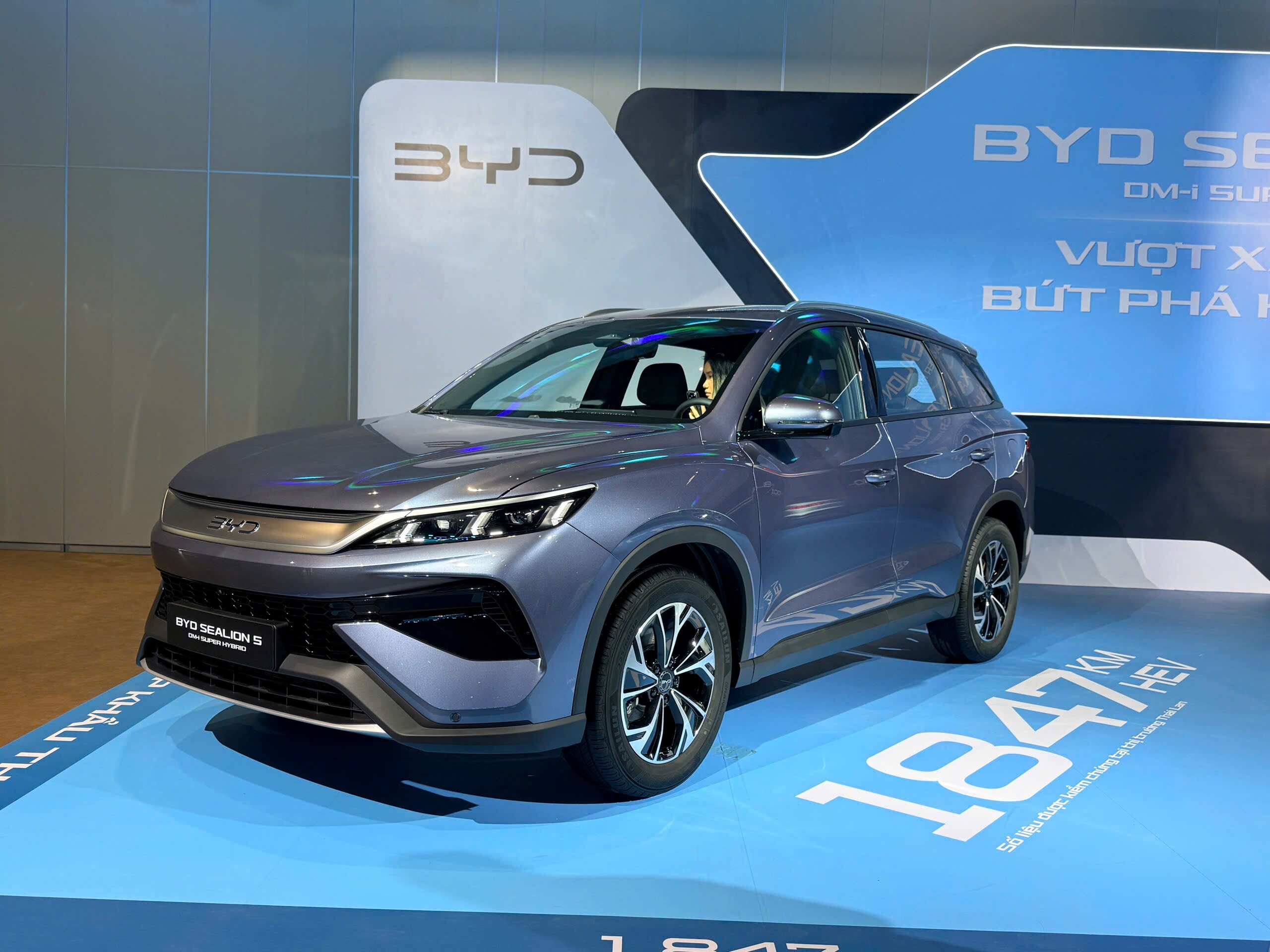 BYD Sealion 5 có kích thước dài x rộng x cao lần lượt là: 4.735 x 1.860 x 1.710 mm.