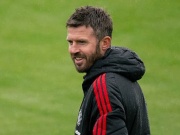 Carrick tuyên bố không sợ bị MU sa thải, đáp trả Ten Hag