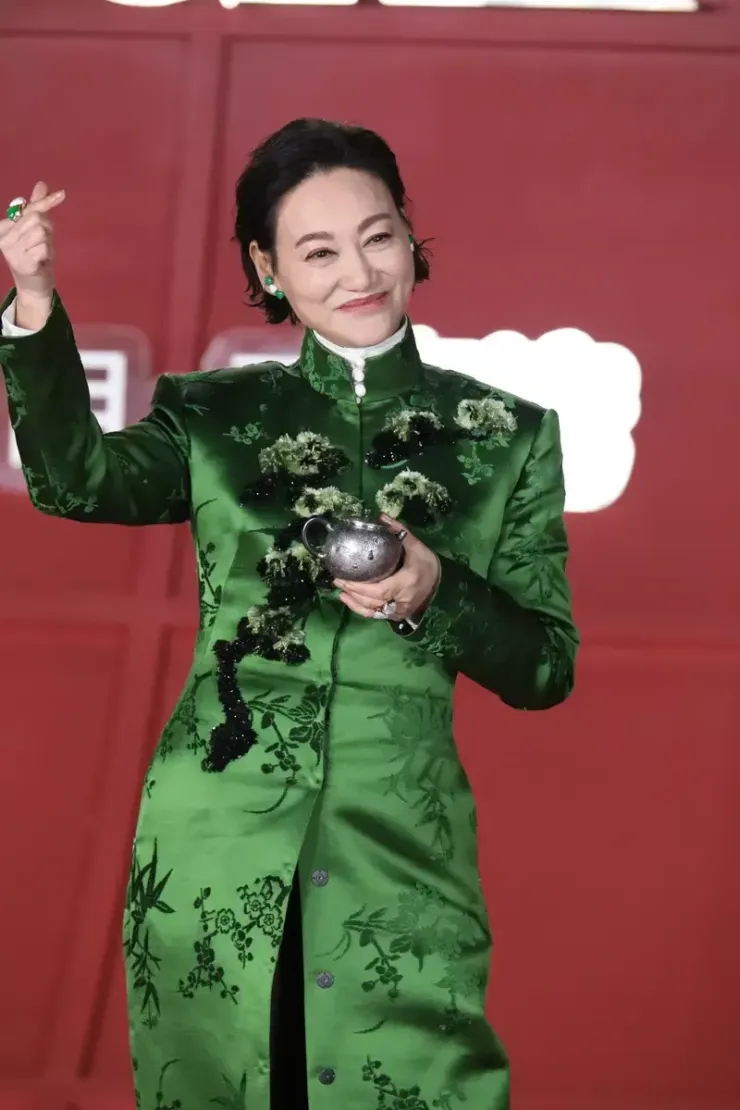 Dương Mịch gây sốt Weibo với vẻ đẹp cổ điển - 7