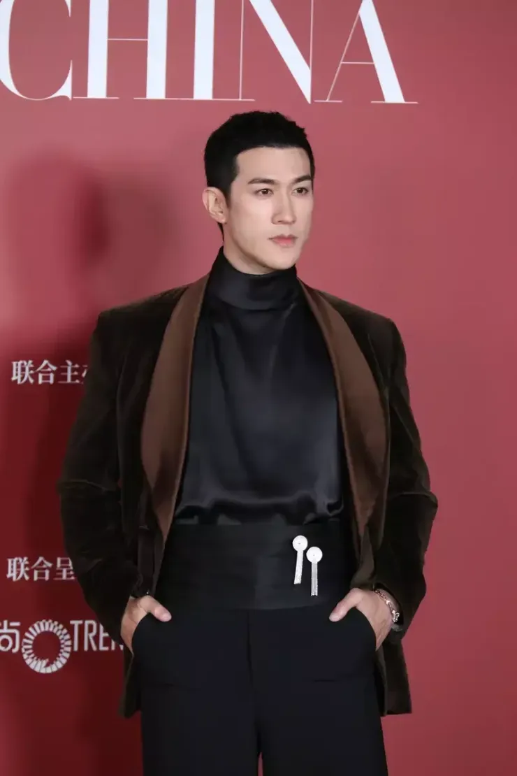 Dương Mịch gây sốt Weibo với vẻ đẹp cổ điển - 16