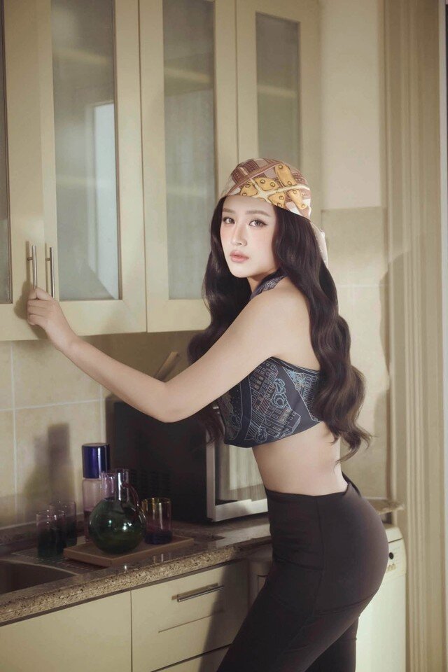 Hình ảnh mới nhất của Mai Phương Thúy gây chú ý - 3