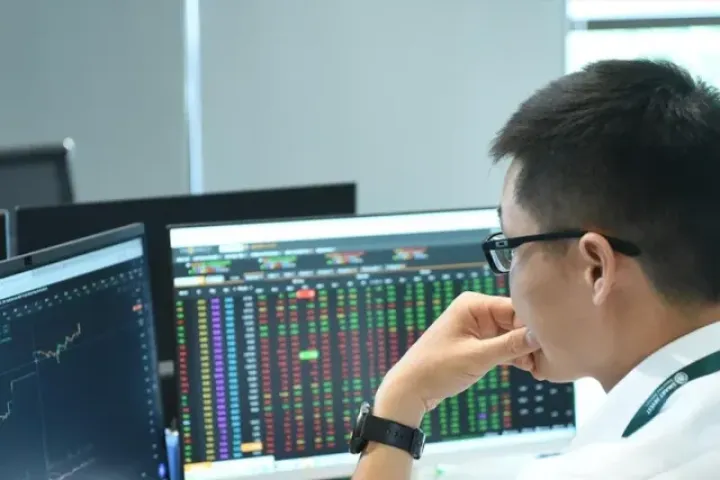 Thị trường ảm đạm, công ty chứng khoán làm ăn ra sao?