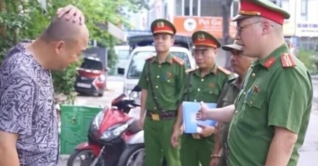 Cốc trà đá 6 triệu đồng trong clip cảnh báo lấn chiếm vỉa hè của Công an phường