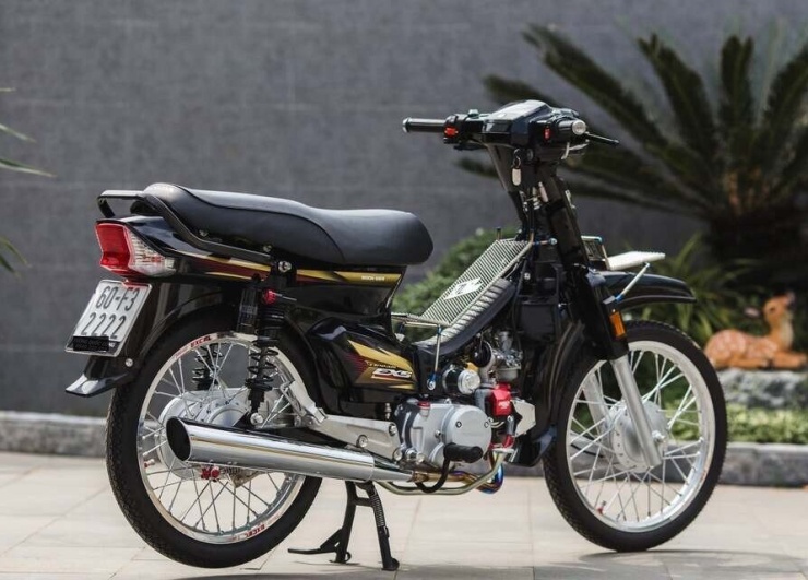 Honda Dream Thái biển VIP, 4 lần dọn với dàn đồ hiệu chất chơi - 3
