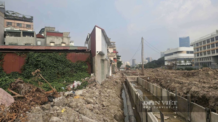 Dự án đường nối Phạm Hùng - Lê Đức Thọ có chiều dài khoảng 2,87km, gồm một tuyến chính và ba tuyến nhánh tại nút giao với đường Phạm Hùng. Tuyến đường có mặt cắt ngang 50m, tổng mức đầu tư hơn 518,9 tỉ đồng.