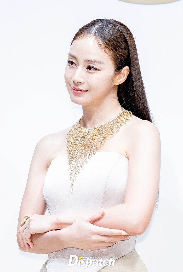 Kim Tae Hee lộ nhược điểm tuổi tác vì váy bó - 5