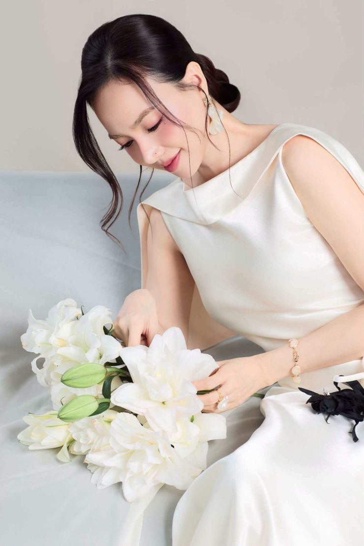 Mới đây, Đinh Ngọc Diệp tiếp tục gây chú ý khi đăng tải hình ảnh rạng rỡ ở tuổi 42. 