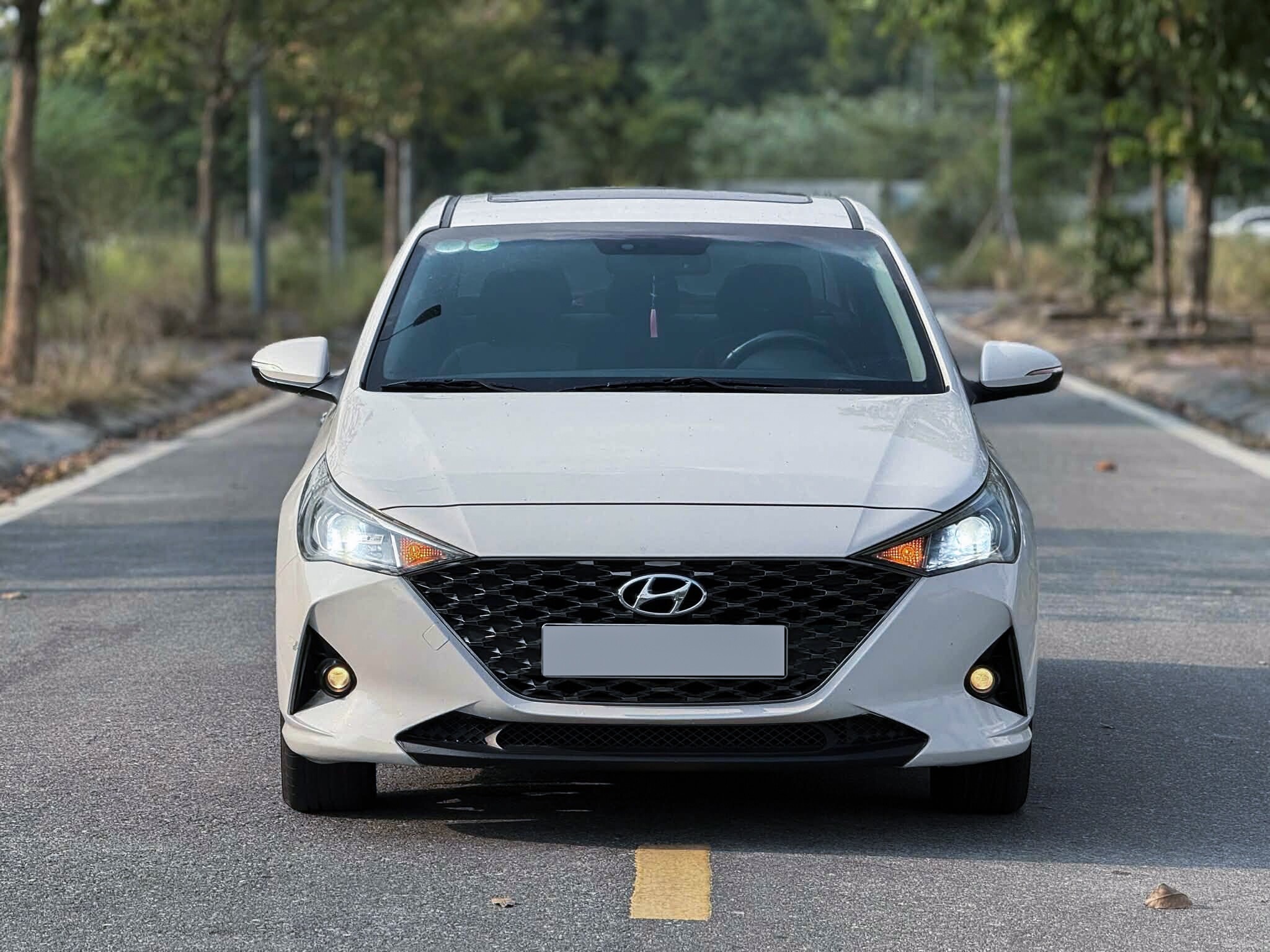 Hyundai Accent hướng đến nhóm khách hàng cần một chiếc sedan phục vụ nhu cầu đi lại thường xuyên.