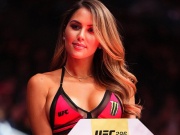 Mỹ nhân UFC đăng "ảnh nóng" trong phòng ngủ khiến 1,1 triệu người "bấn loạn"