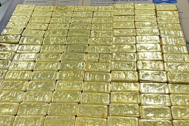  ' Bóng hồng '  của Mr Pips mua trăm cân vàng giấu giúp bạn trai