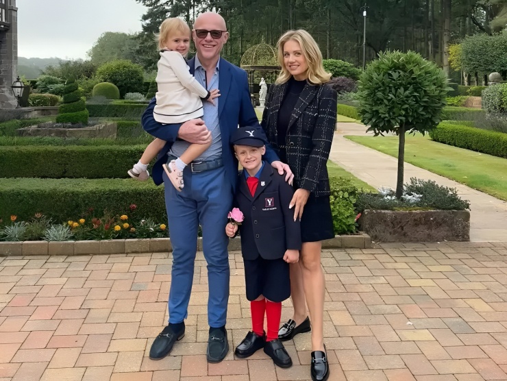 John Caudwell có 8 người con, trong đó có một con riêng của vợ. Ảnh: BI