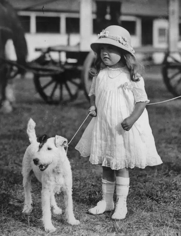 Barbara Hutton năm 3 tuổi, thường được gọi là "em bé triệu USD". Ảnh: Bettmann