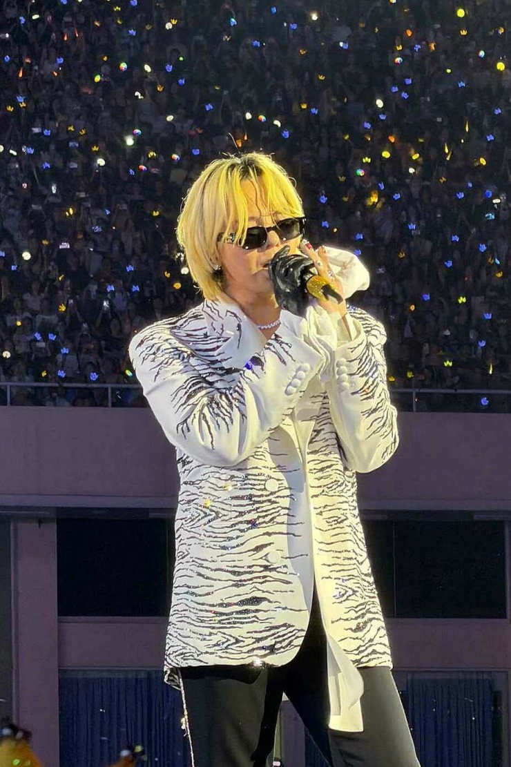 G-Dragon giao lưu với khán giả tại sân Mỹ Đình. Ảnh: Giang Myt