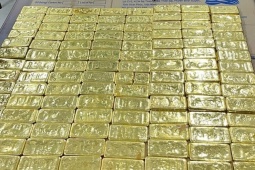 'Bóng hồng' của Mr Pips mua trăm cân vàng giấu giúp bạn trai