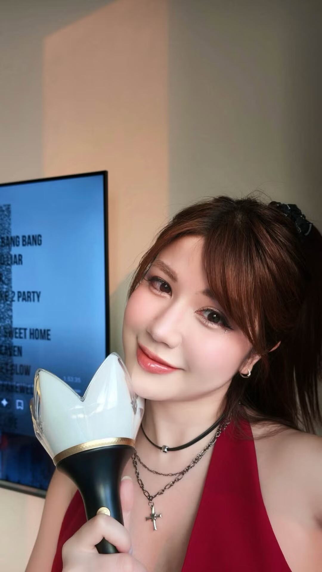 Hot girl An Japan khoe lightstick tiền triệu.