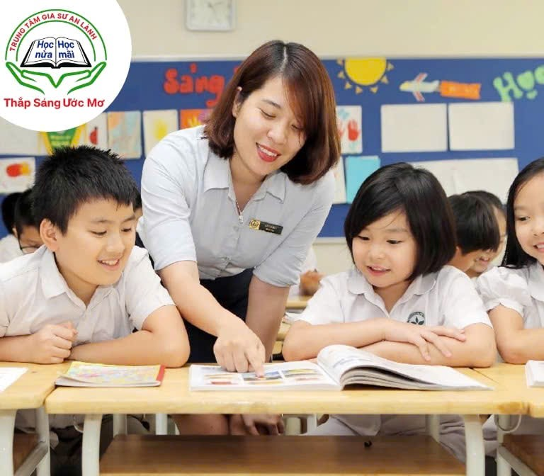 Thầy cô đồng hành cùng học sinh trong quá trình ôn tập và rèn luyện kiến thức