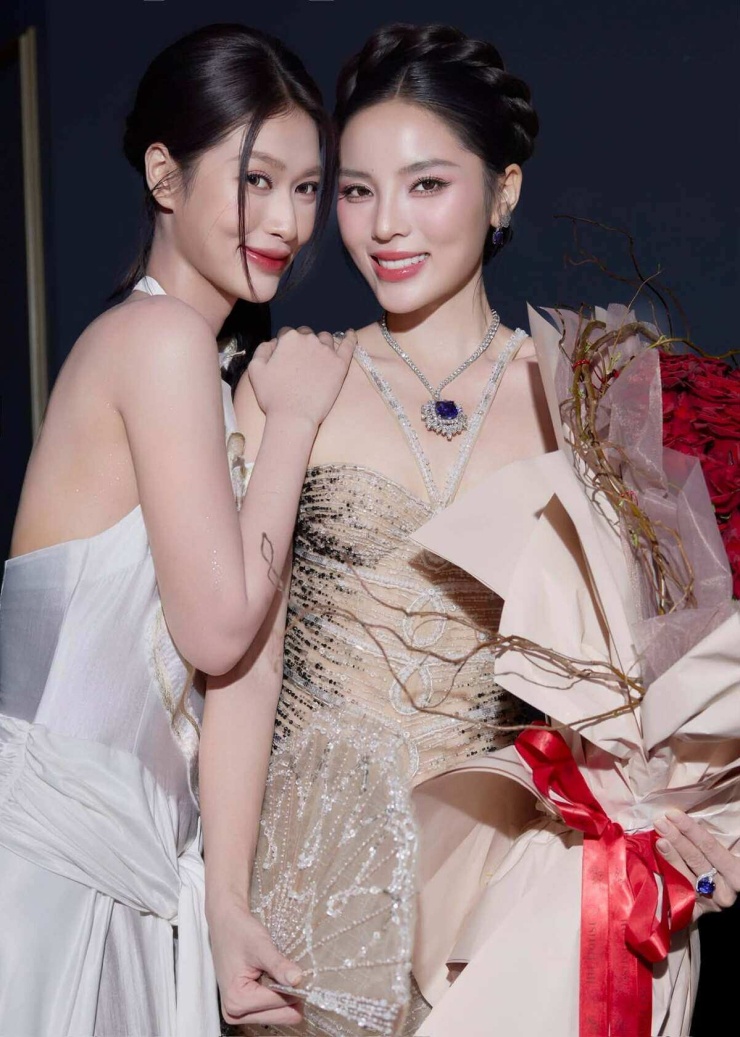 Ảnh sao 25/10: Thuý Diễm tận hưởng thời gian ở cữ - 8