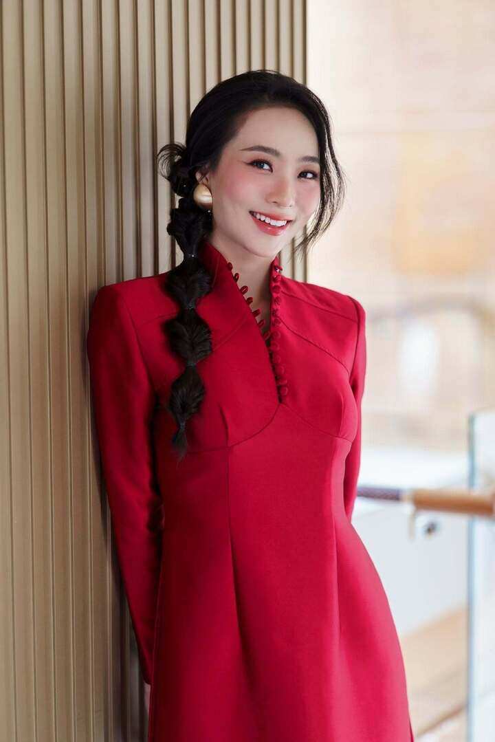 Nàng hậu gây chú ý bởi học vấn nổi bật.