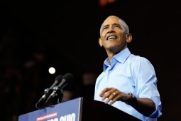 Ông Obama chỉ trích Tổng thống Trump, chê Nhà Trắng như ‘nhà hàng’