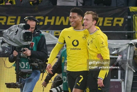 Video bóng đá Dortmund - Frankfurt: Siêu phẩm định đoạt ngôi đầu (Bundesliga)