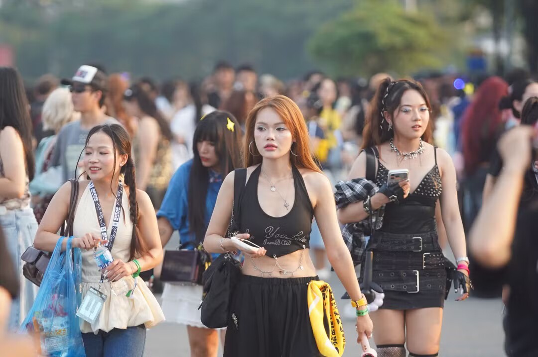Việc kiểm soát vé và vòng tay là một trong những khâu quan trọng nhằm bảo đảm quyền lợi của người tham dự.
