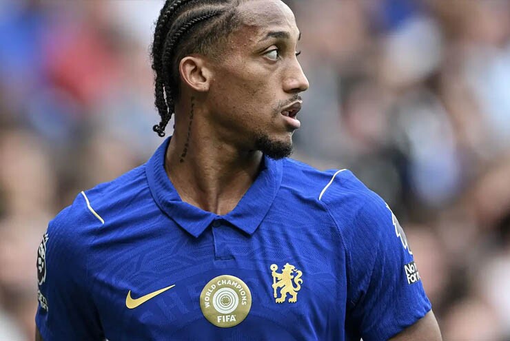Chelsea lo sốt vó với Pedro