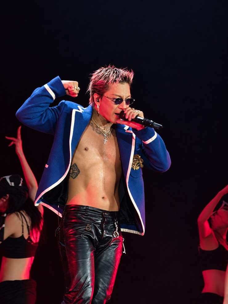 BigBang trêu đùa nhau trên sân khấu
