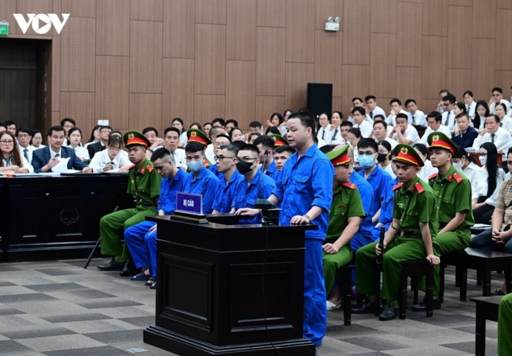 Lê Khắc Ngọ (Mr Hunter) trả lời câu hỏi của HĐXX tại phiên tòa.