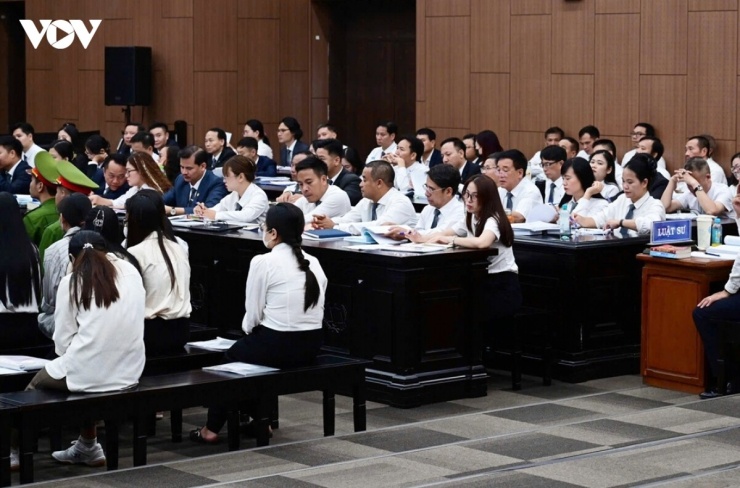 Phiên tòa dự kiến được xét xử liên tục trong vòng 15 ngày. Khoảng 200 luật sư đã đăng ký tham dự phiên tòa.