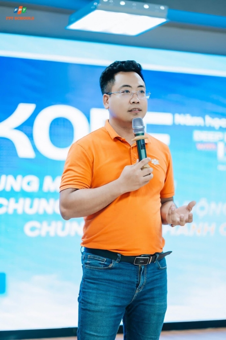 Thầy Đinh Đức Hiền cho rằng, đôi khi không cần một văn bản yêu cầu học lệch, chính cách đánh giá đã đủ tạo ra động lực học lệch”. (Ảnh NVCC)