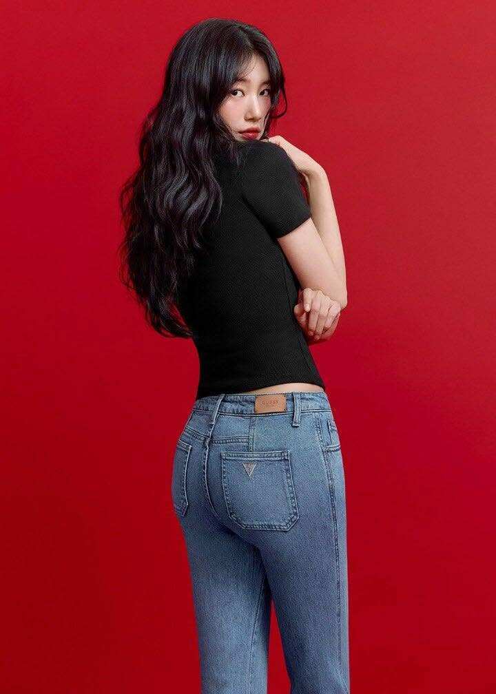 Suzy chụp hình quảng cáo. Ảnh: Instagram Suzy