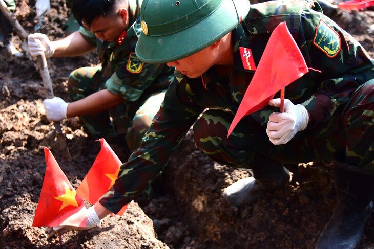 Trong ngày 24/10 đã có thêm 10 hài cốt liệt sĩ tiếp tục được phát hiện và quy tập, trong đó có 3 bộ hài cốt có những di vật đi cùng. Ảnh: Bộ Tư lệnh TPHCM